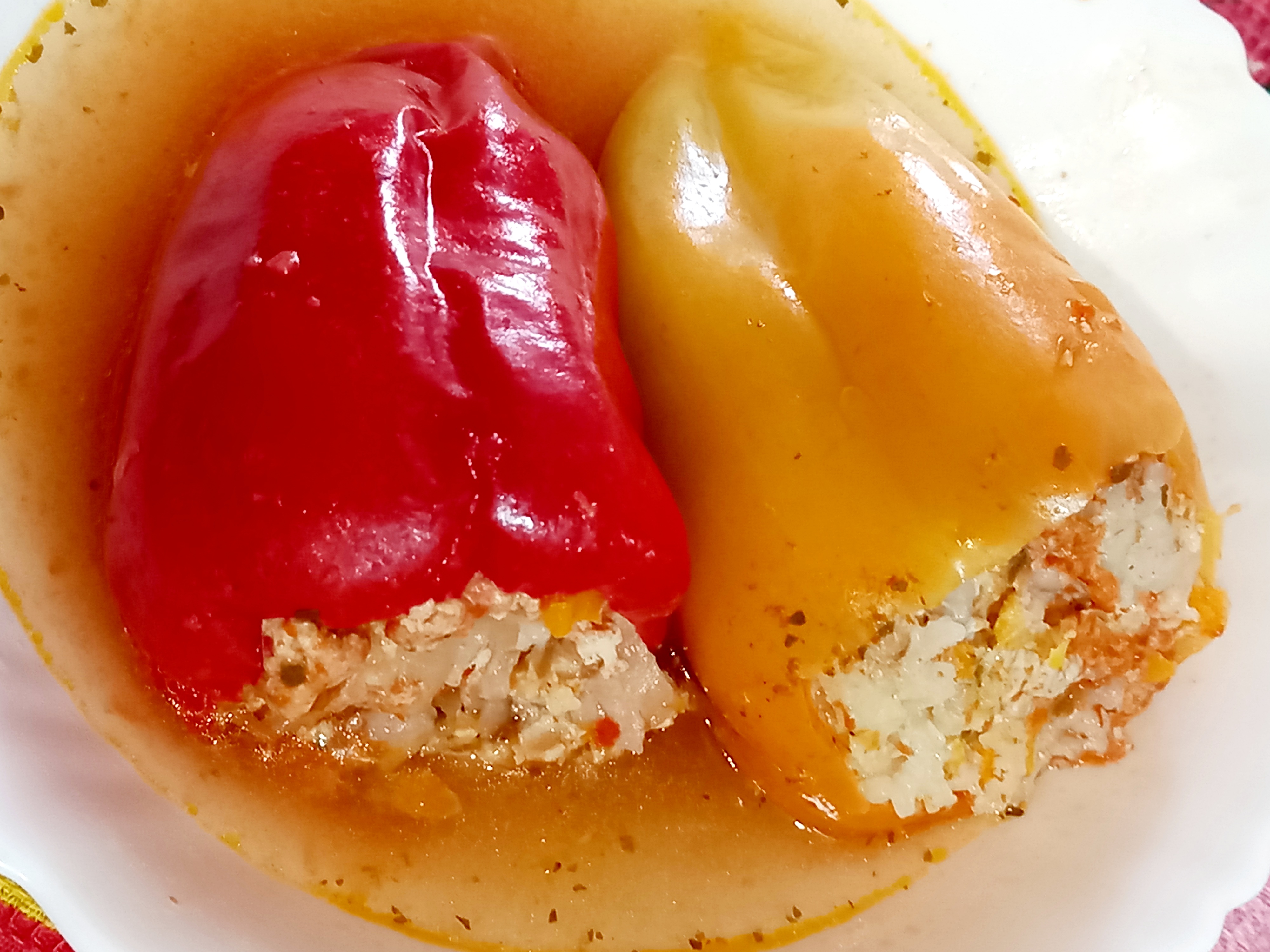 Перцы фаршированные мясным фаршем и овощами