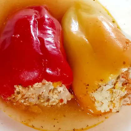 Перцы фаршированные мясным фаршем и овощами