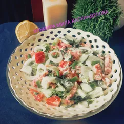 Быстрый салат с копчёной колбасой, огурцом и помидорами