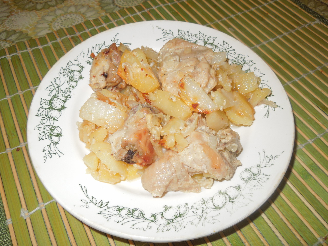 Картофель с окорочками в духовке