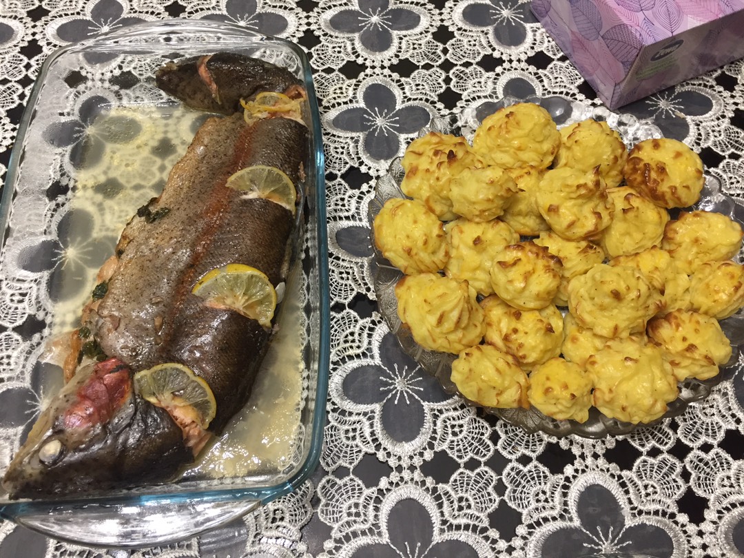 Красная рыба, запеченная в фольге, с картофелем