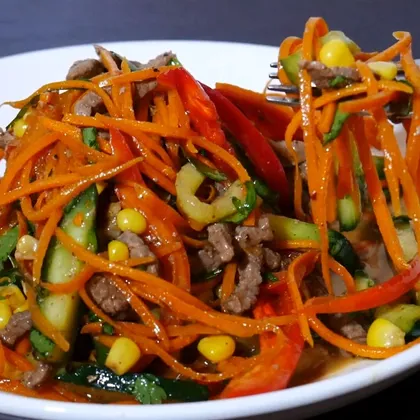 Салат с мясом и морковью