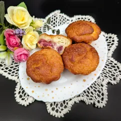 Кексы на кефире с ягодами