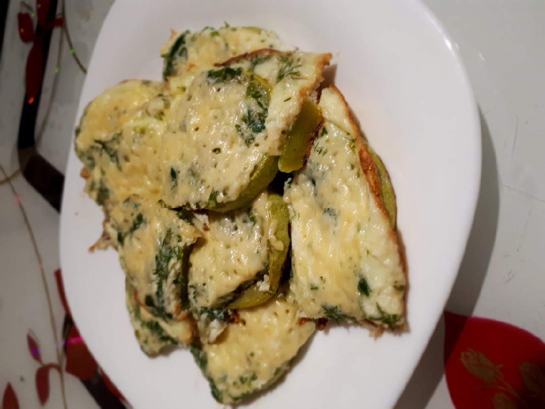 Кабачок в яичной заливке под сыром