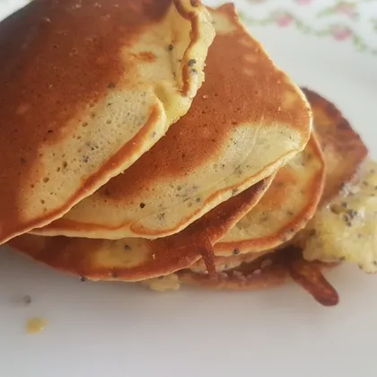 Панкейки с лимонной цедрой и маком