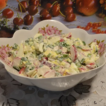 Витаминный салат из редиса с яйцом