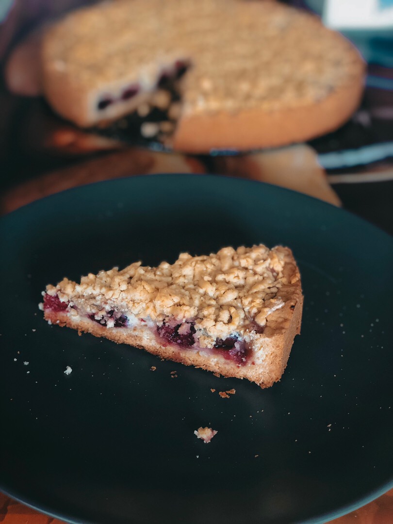 Пирог с фруктами и безе