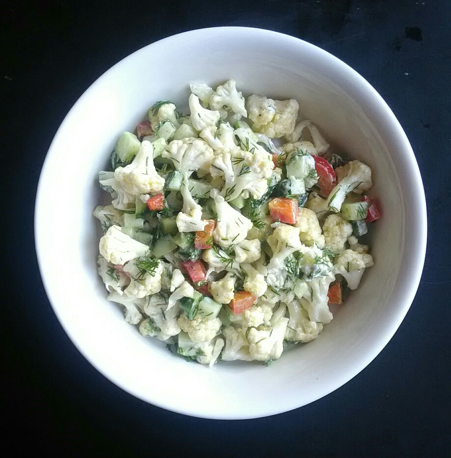 Салат из цветной капусты с яйцом, шпинатом и овощами – пошаговый рецепт приготовления с фото