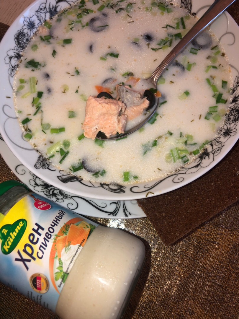 Крем-суп из брокколи с форелью