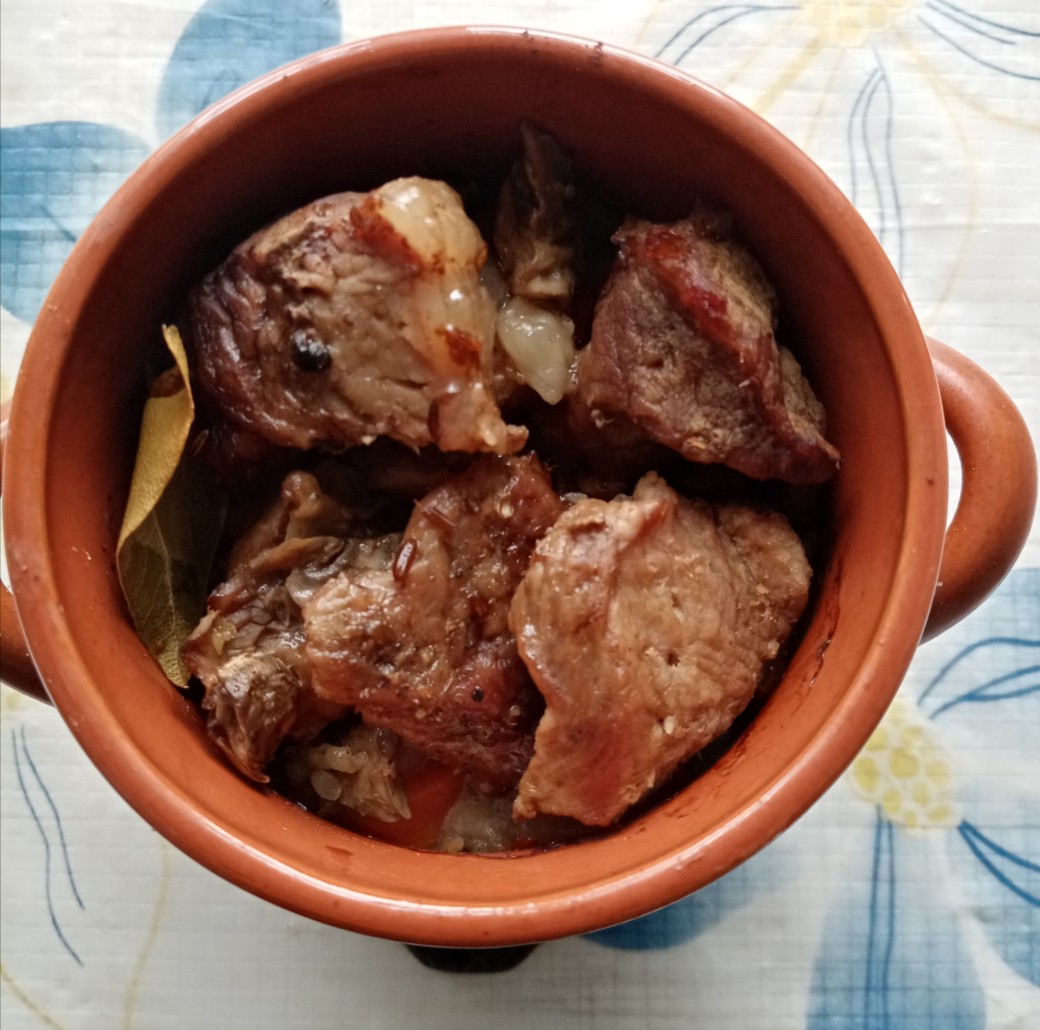 Вкуснейшая говядина с грибами в горшочке в духовке – рецепты с фото