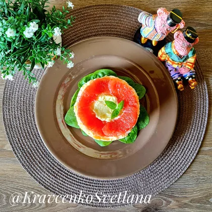 Салат с крабовыми палочками и грейпфрутом
