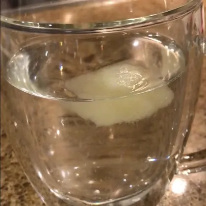 Вода с лимоном, а точнее вода с замороженным лимонным соком