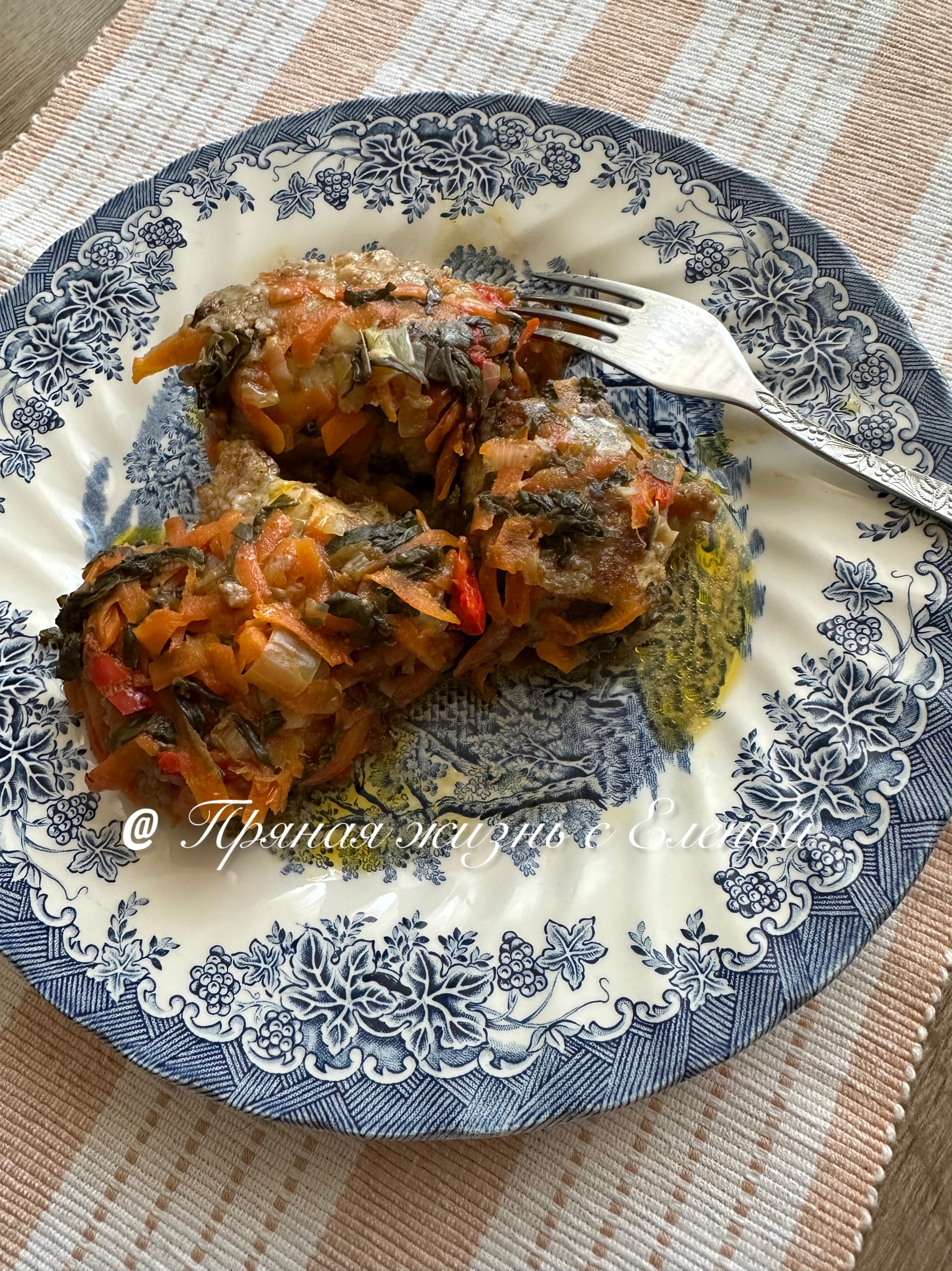 Минтай под маринадом из овощей на сковороде 