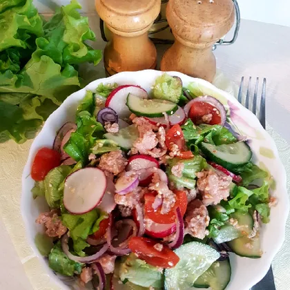 Весенний салат с тунцом