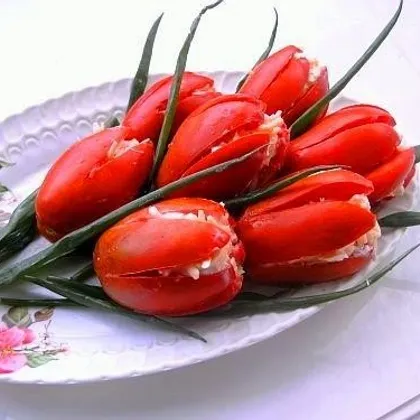 «Тюльпаны» (фаршированные помидоры)