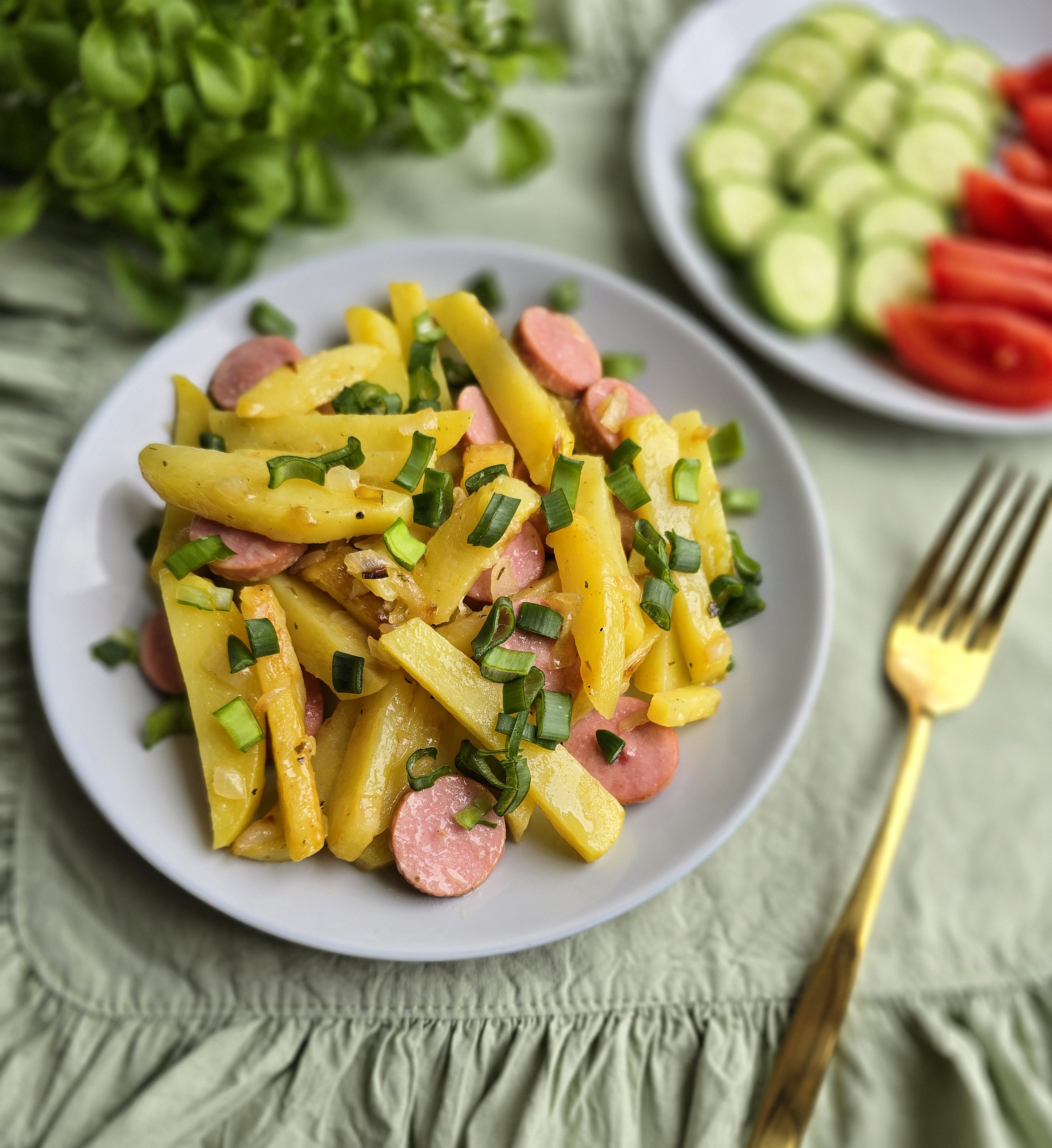 Жареный картофель с сосисками 