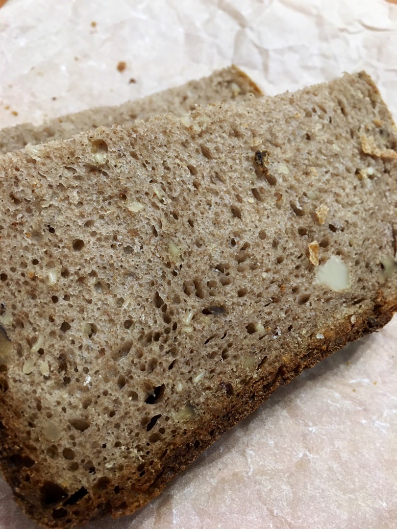 Хлеб из ржано-пшеничной муки с кунжутом (в хлебопечке) — рецепт с фото