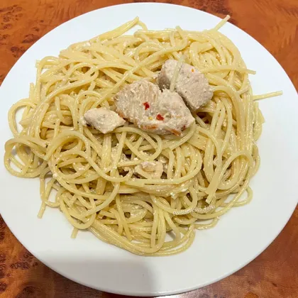 Индейка в сливочном соусе со спагетти