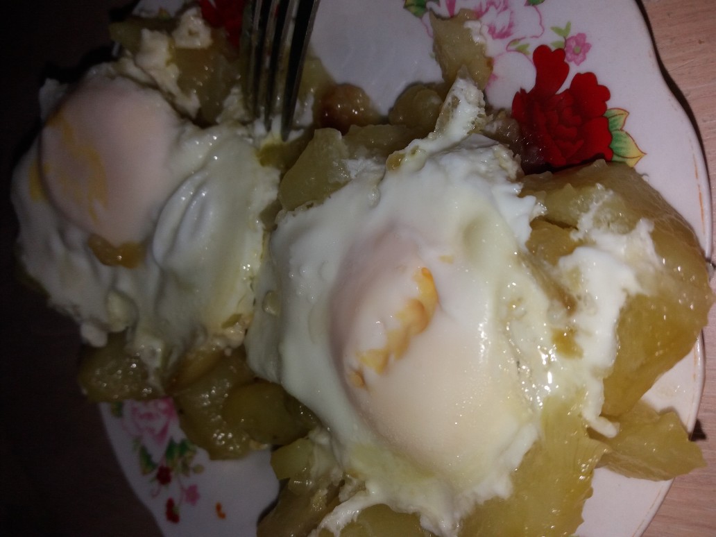 Жареная картошка с яйцами