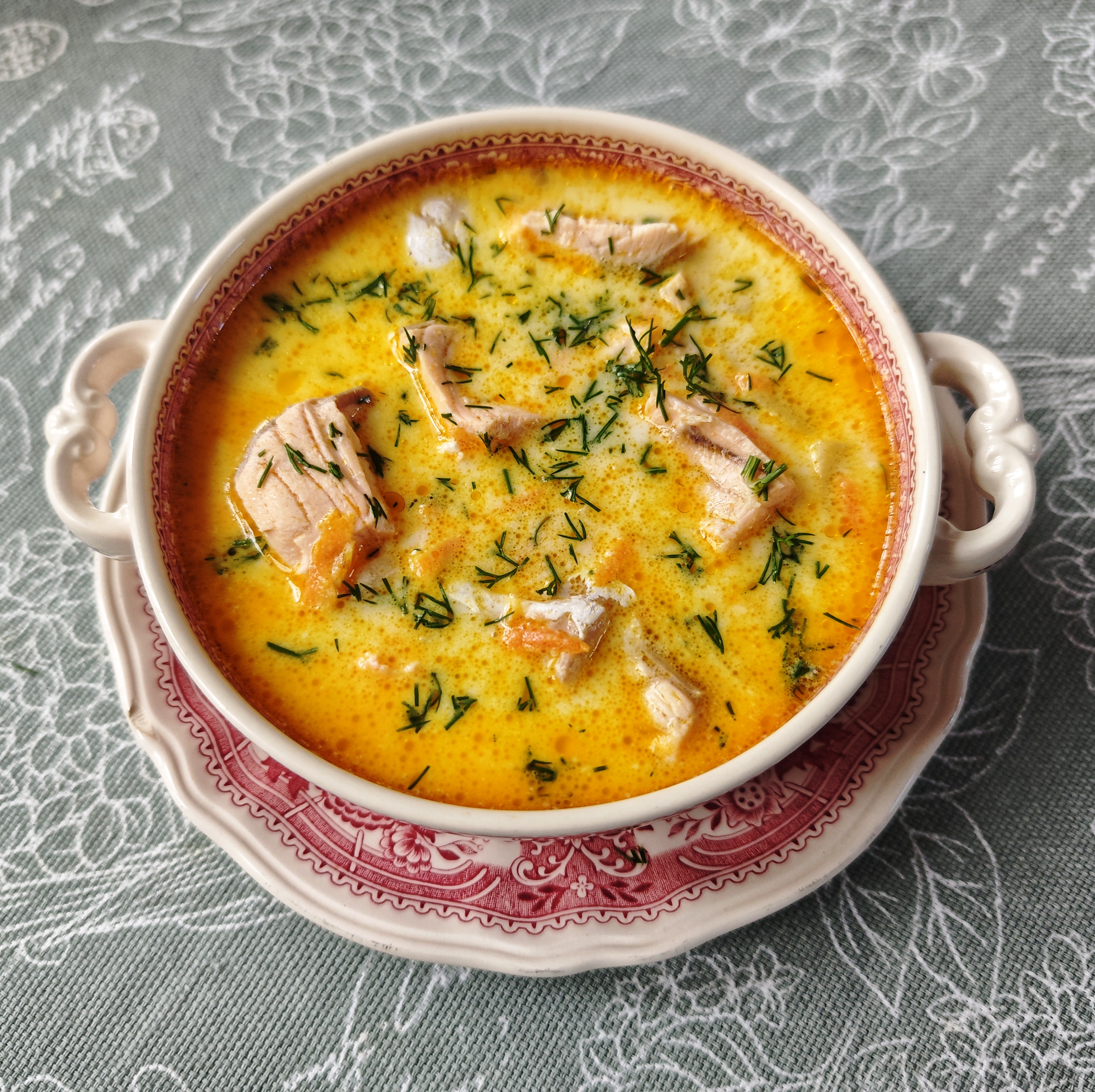 Быстрый сливочный суп из семги