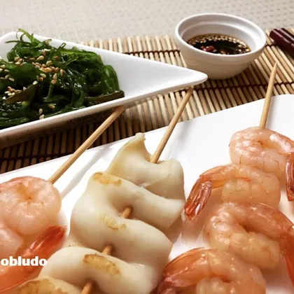 Шашлычки из морепродуктов и водоросли вакамэ #чемпионатмира #япония