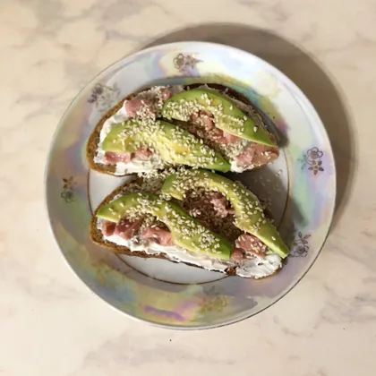 Супер сытный и вкусный бутерброд с тунцом