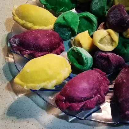 Цветные пельмени и вареники с картошкой
