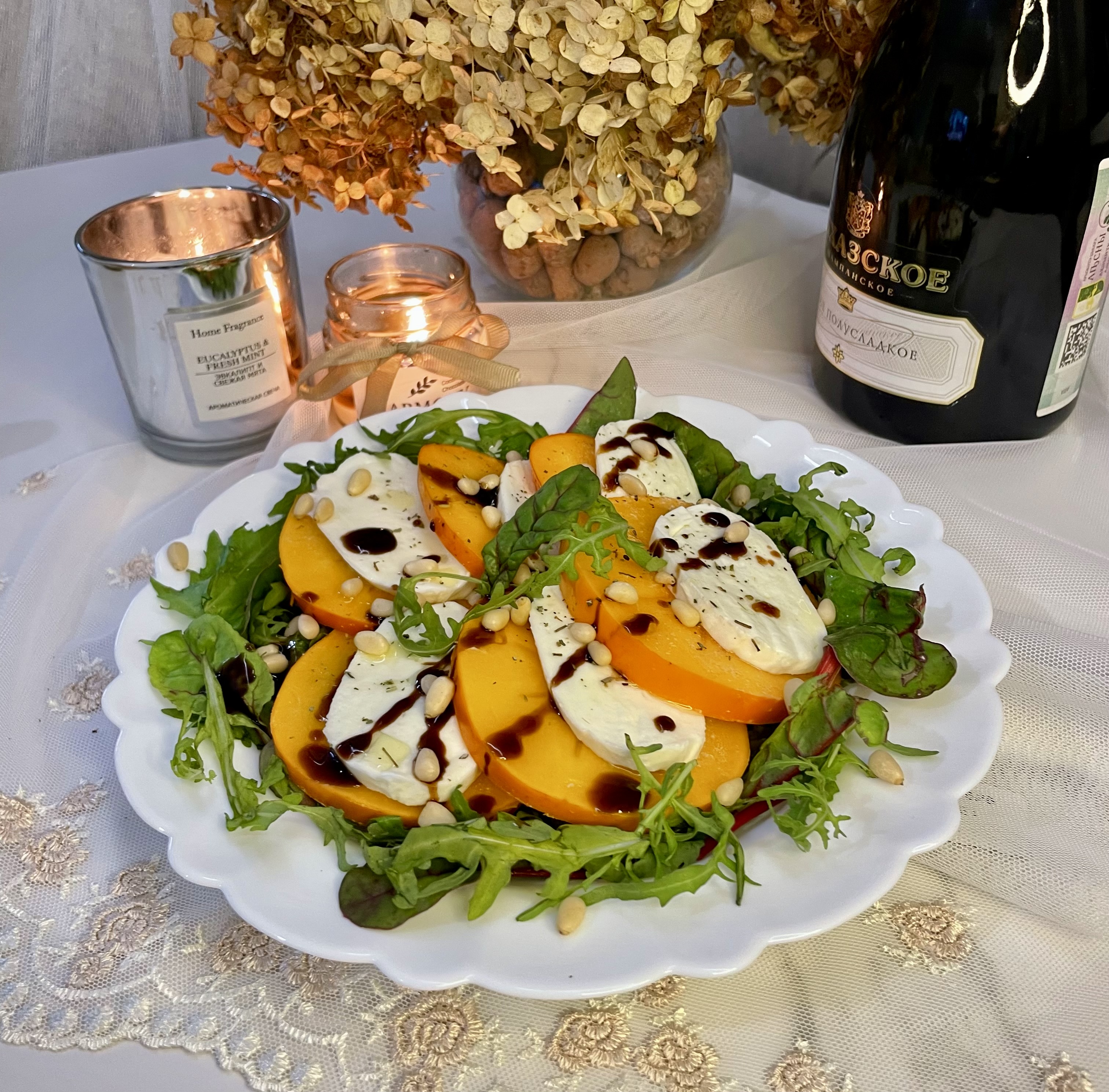 Капрезе с хурмой и моцареллой