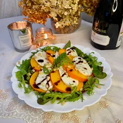 Капрезе с хурмой и моцареллой