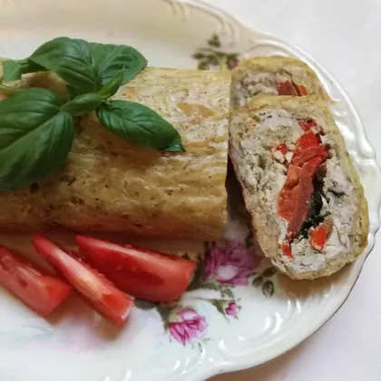 Королевский картофельный рулет с курицей и базиликом