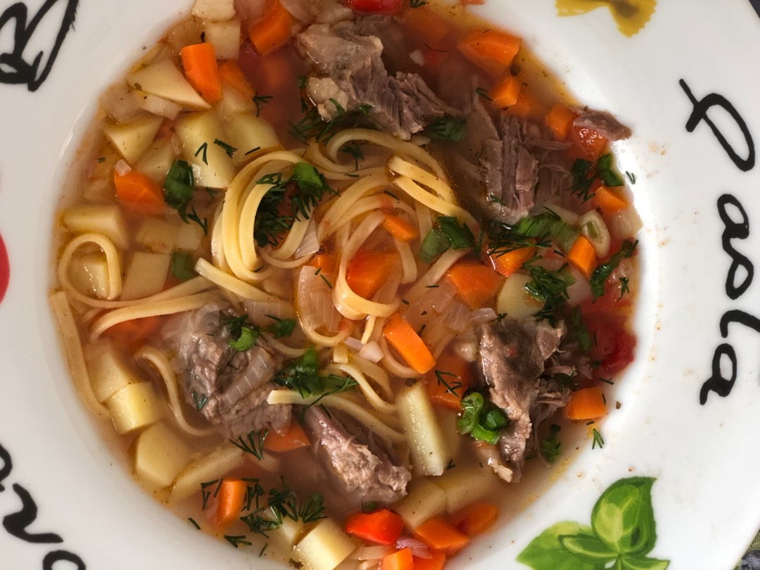 Ингредиенты для «Говяжий суп с домашней лапшой»: