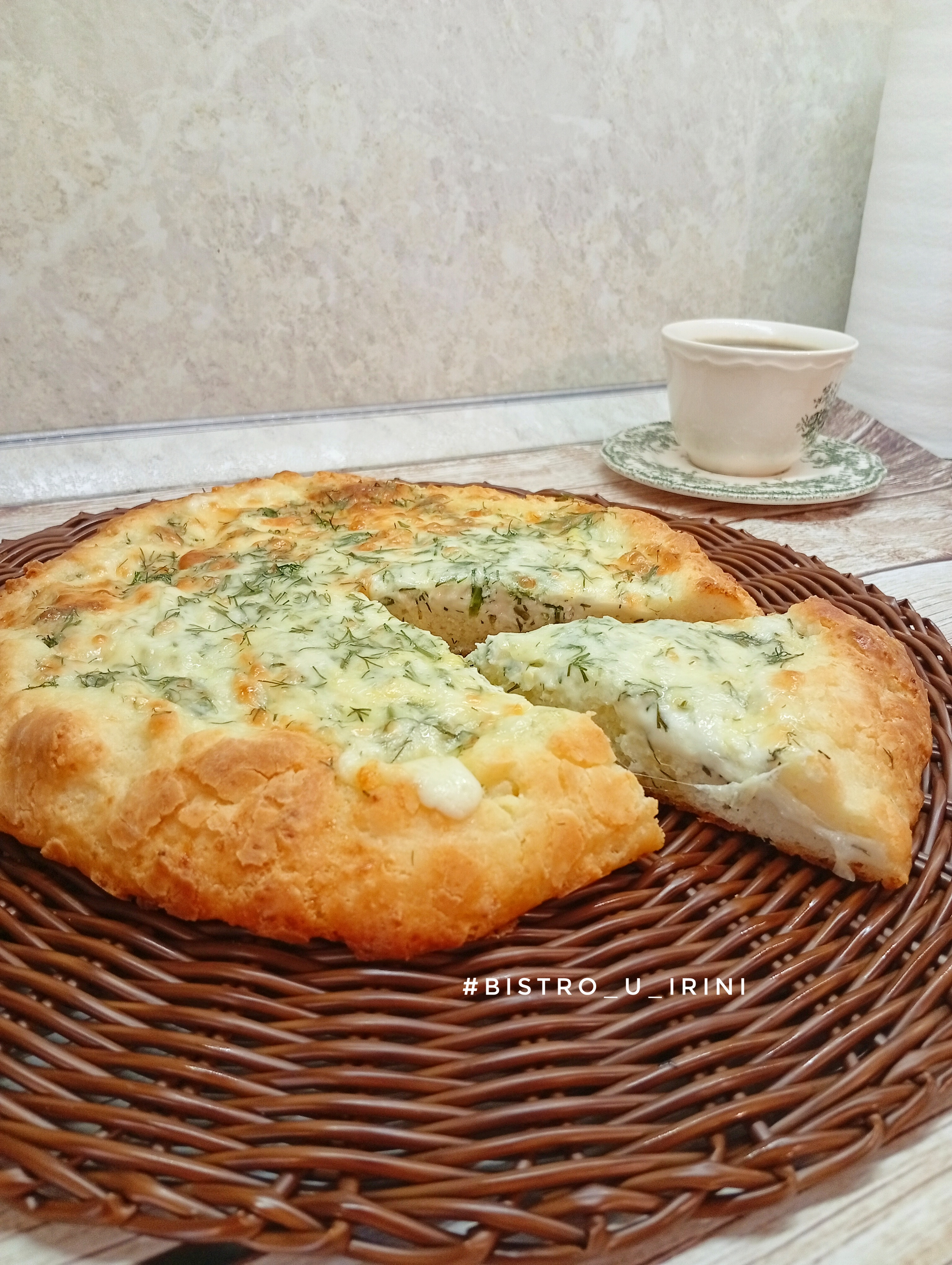 Творожная галета с сыром и зеленью