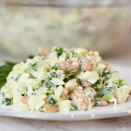 Необыкновенно вкусный салат из простых ингредиентов на скорую руку
