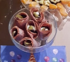 Роллы мясные с черносливом