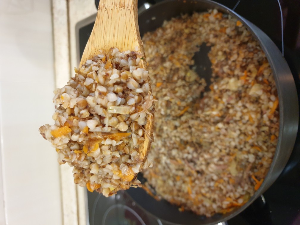 Вкусная гречневая каша с тушенкой