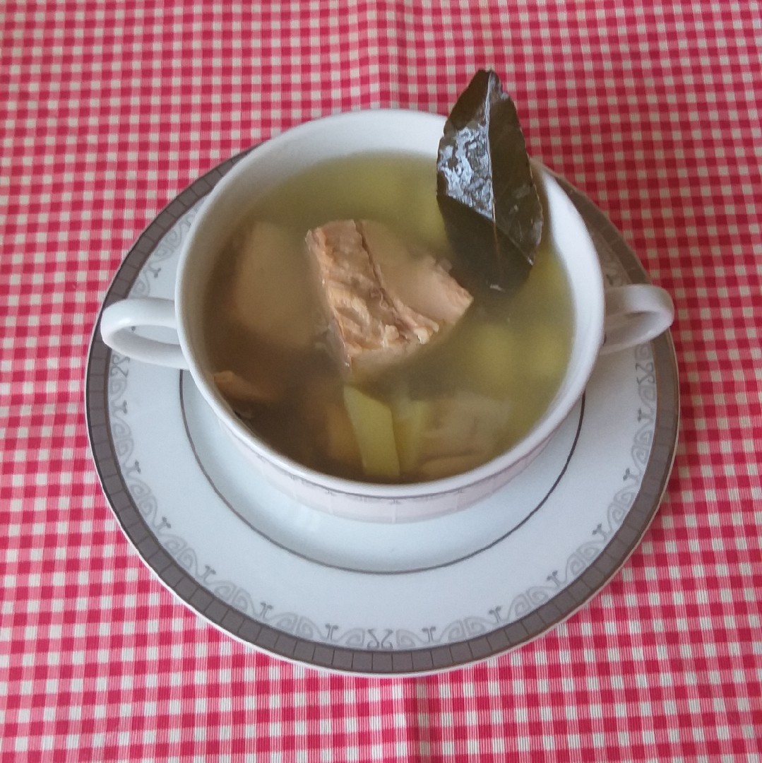 Рыбный суп из консервов горбуши: недорого и очень вкусно