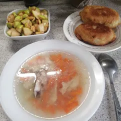 Меню для школьника : Куриный бульон с пирожками