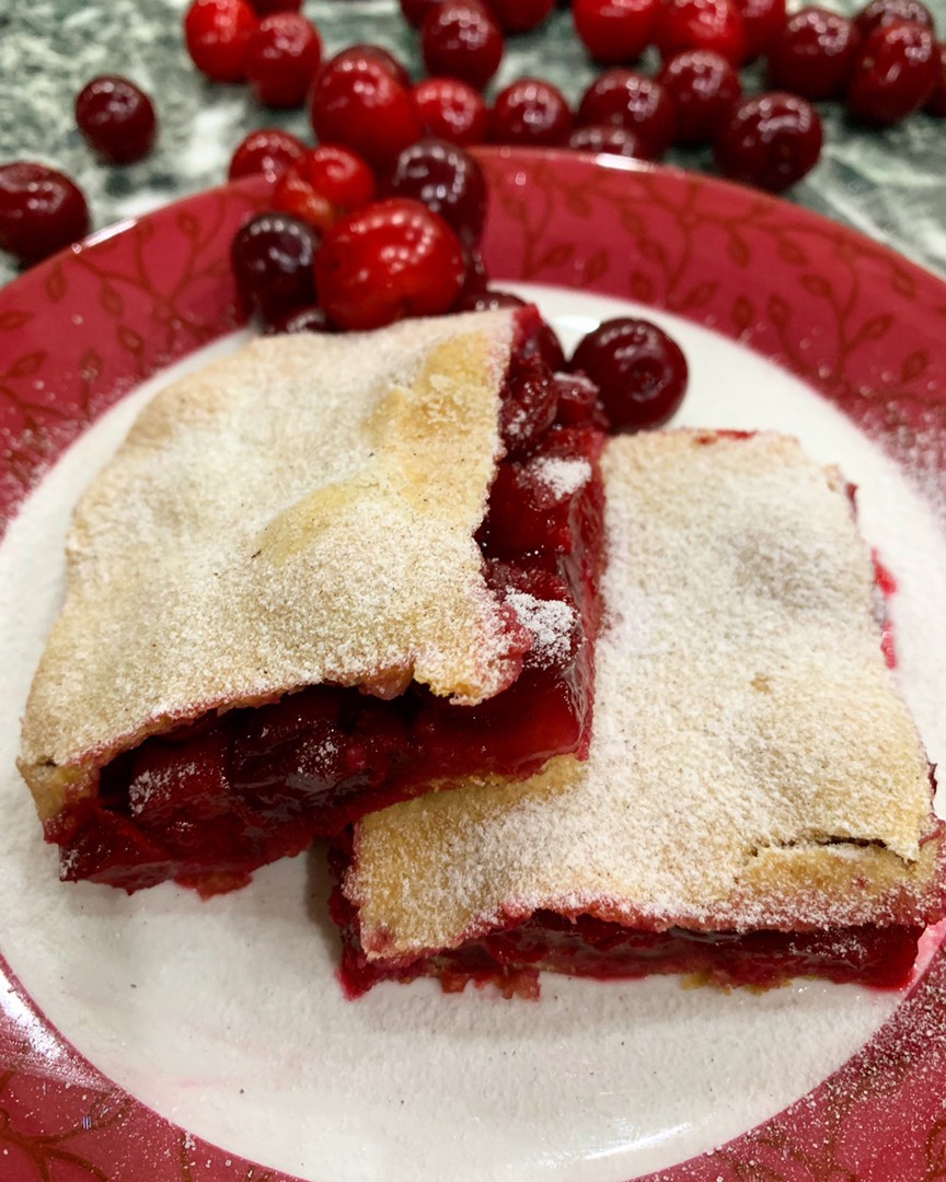 Пирог с вишней, точнее со шпанкой
#выпечка#выпечканасметане