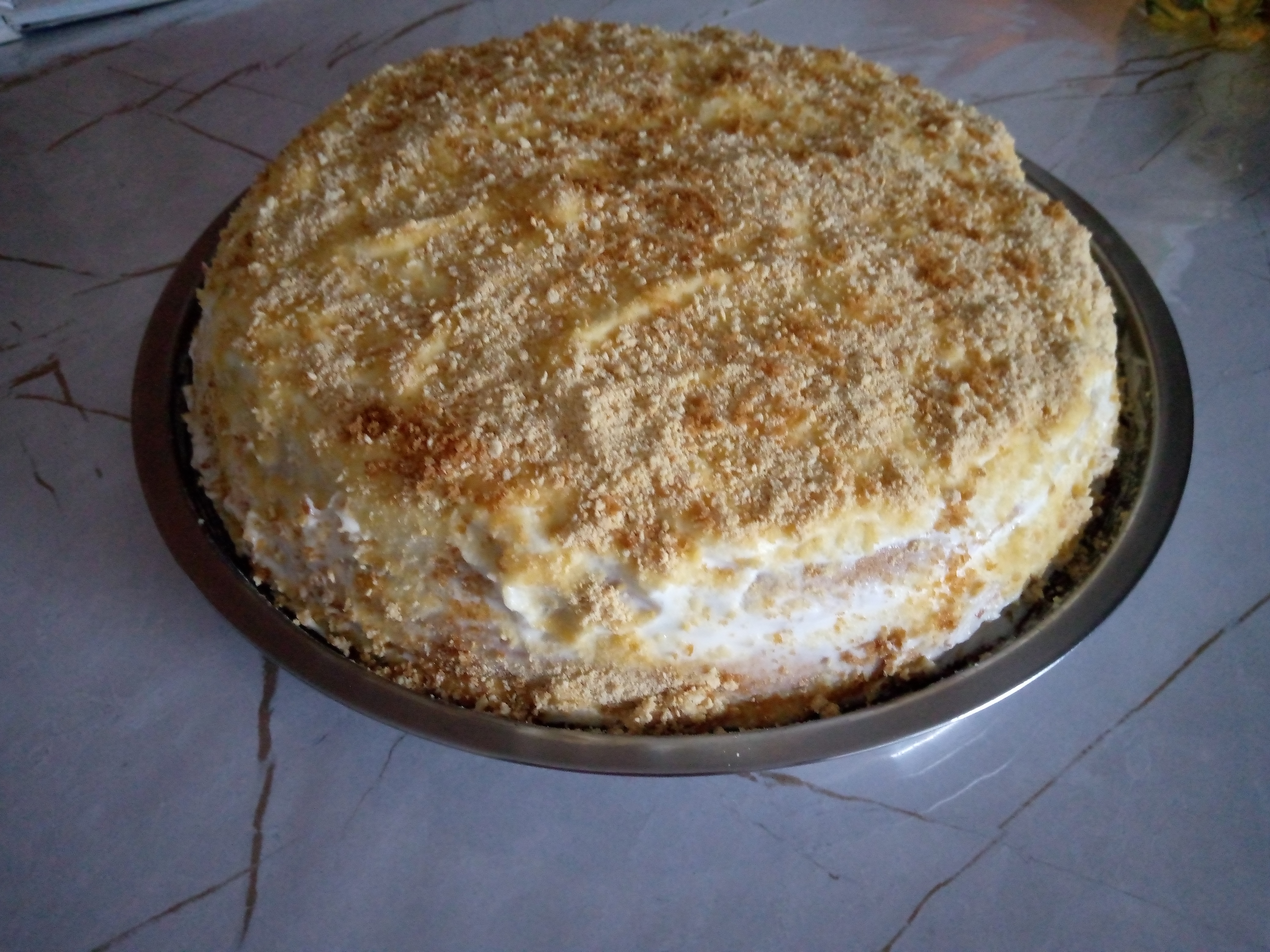 Торт со сметанным кремом и ананасами