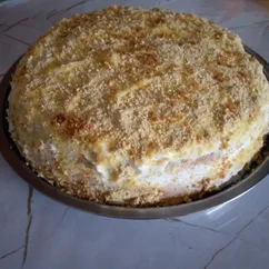 Торт со сметанным кремом и ананасами