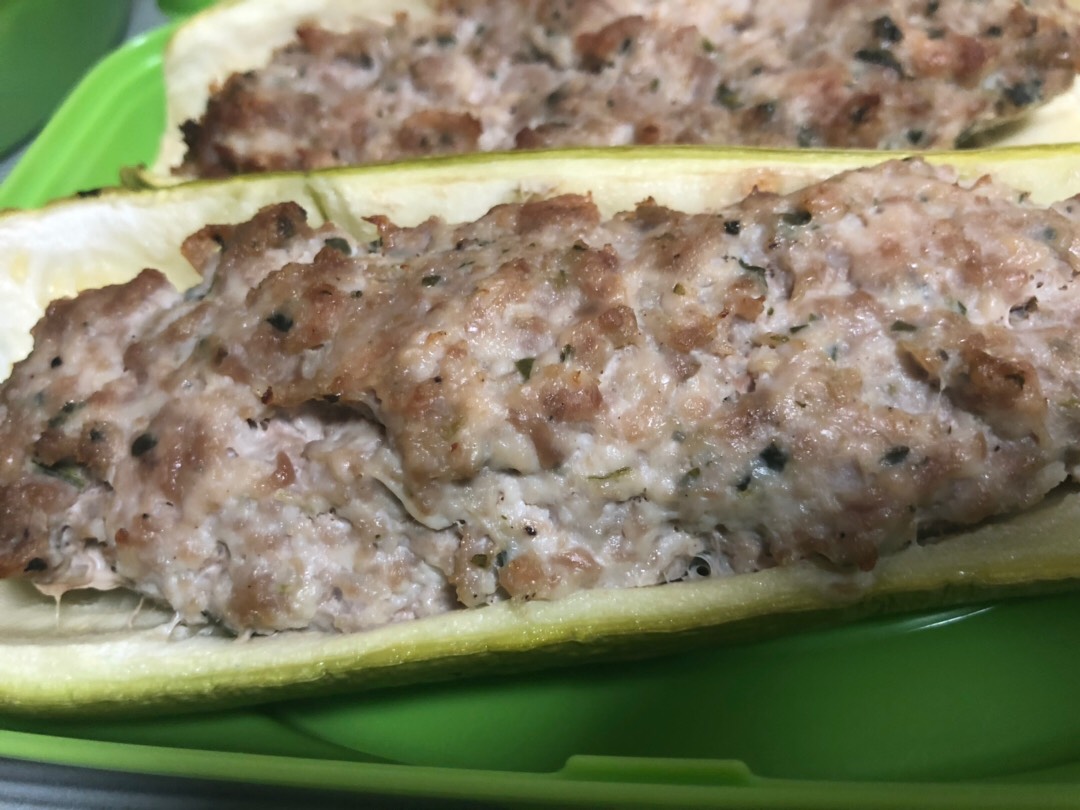 Кабачки, фаршированные индейкой