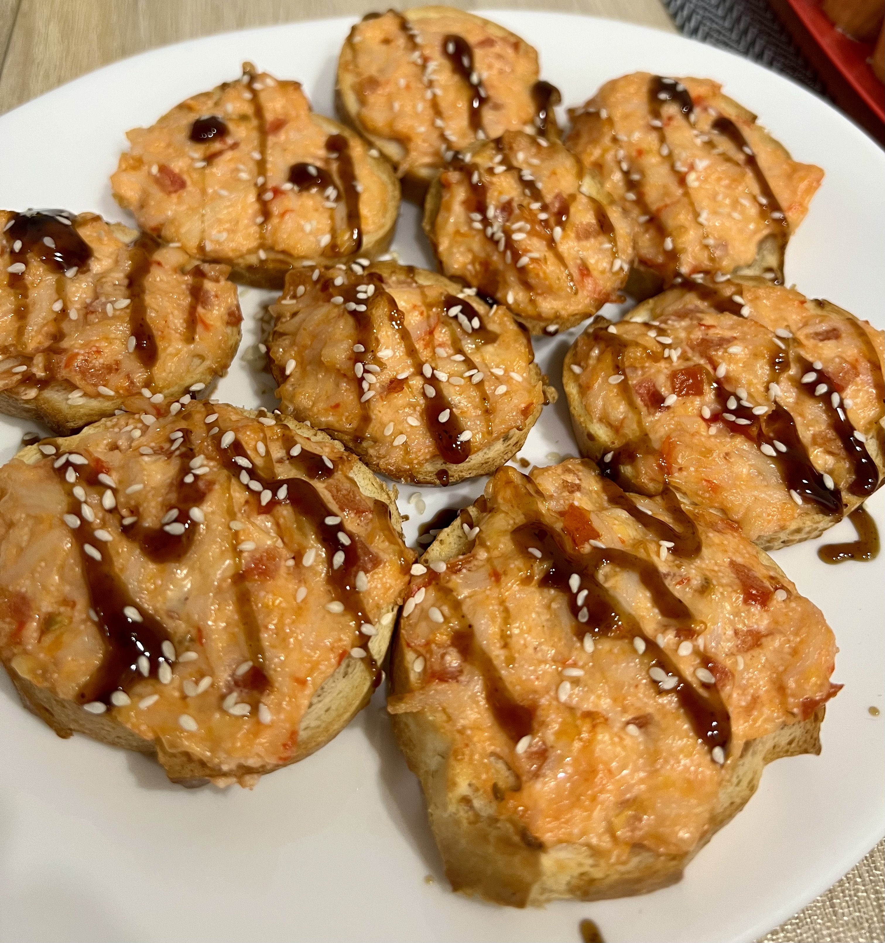 Запеченная закуска с крабовыми палочками