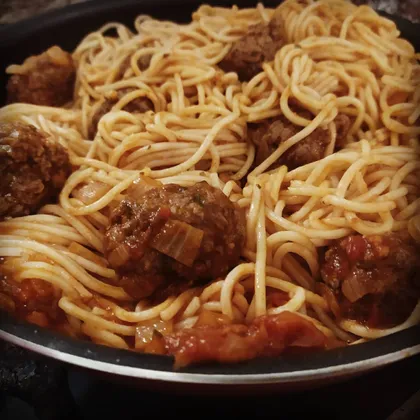 Спагетти с тефтелями острые