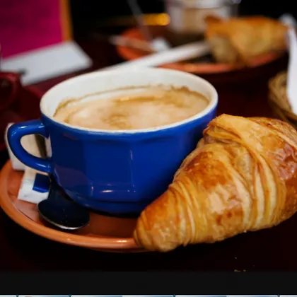 Завтрак по-французски: круассаны с омлетом
