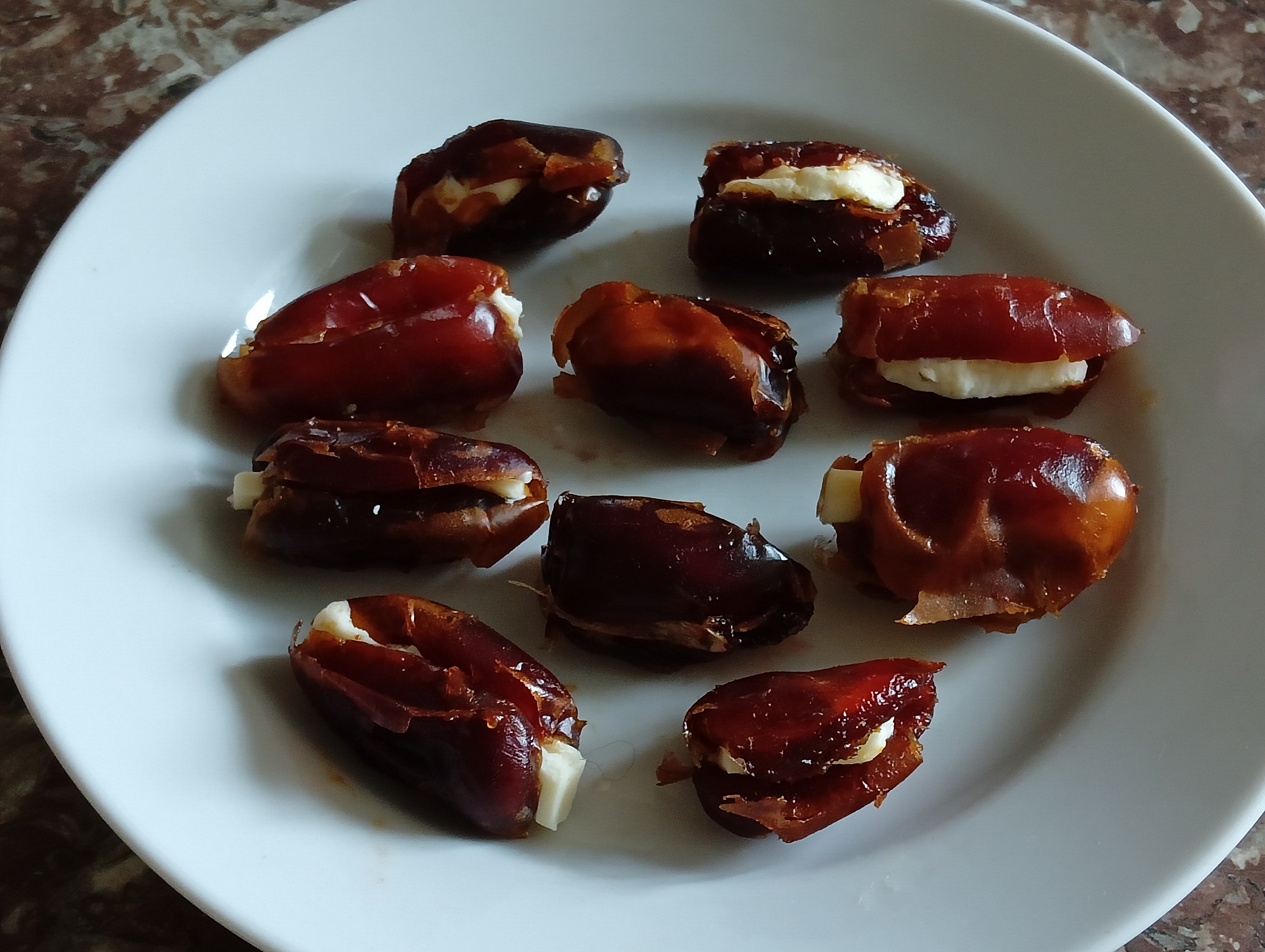 Финики со сливочным маслом