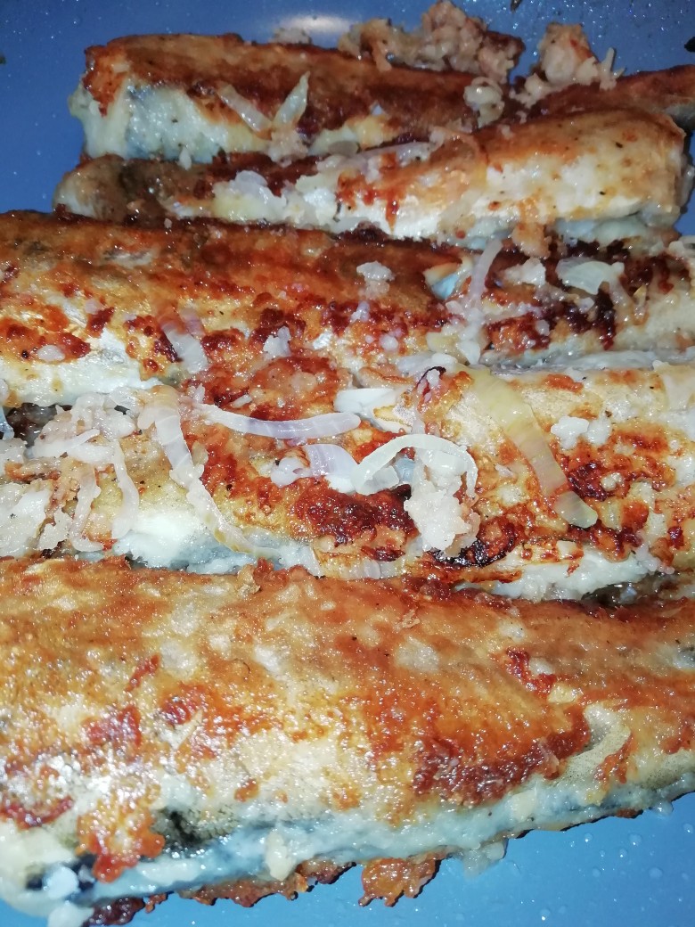 Жареный минтай с луком