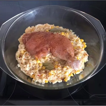 Рис с курицей и кукурузой в духовке