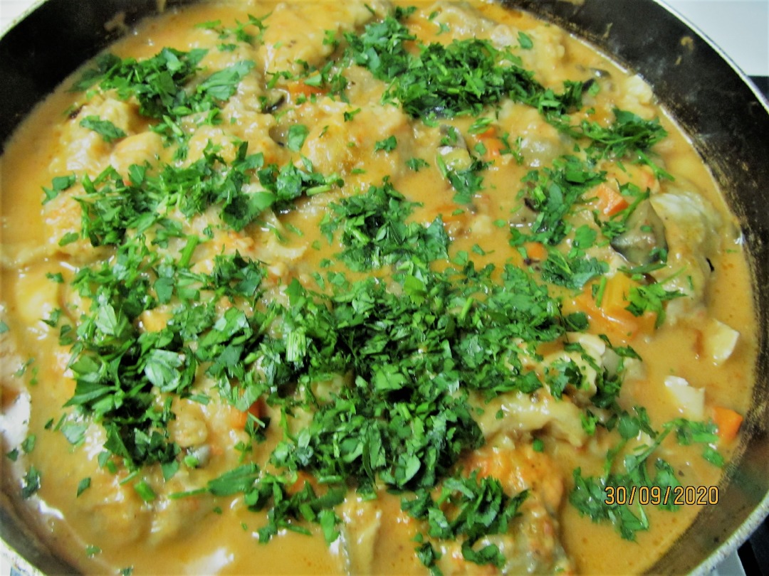 Минтай🐟 тушёный на 🍆🧅🥕 "подушке"  с 🧄🌿🌿🌿