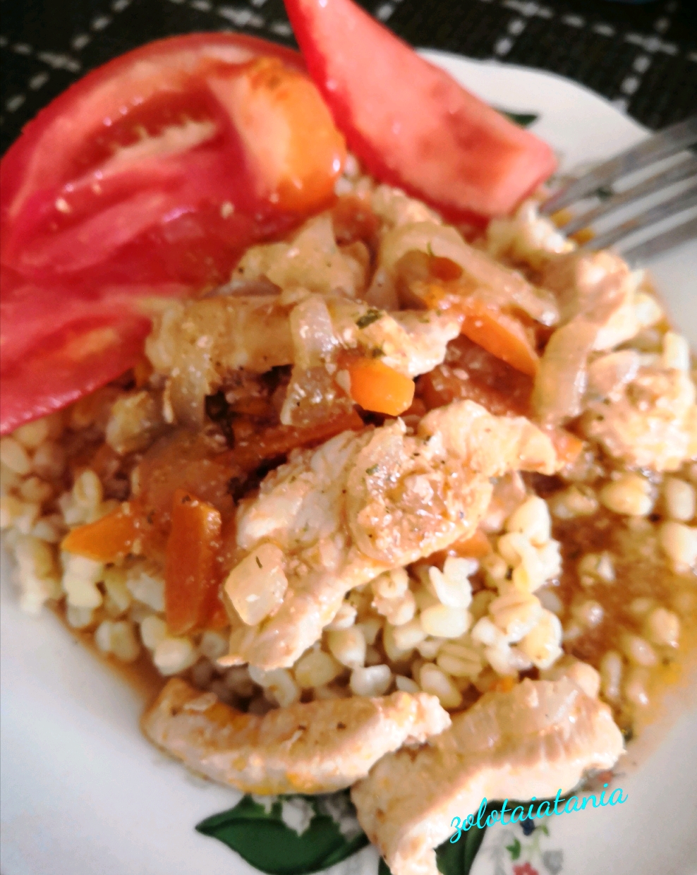 Гуляш из куриного филе с булгуром