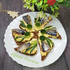 Бутерброды с "копчёной" скумбрией 